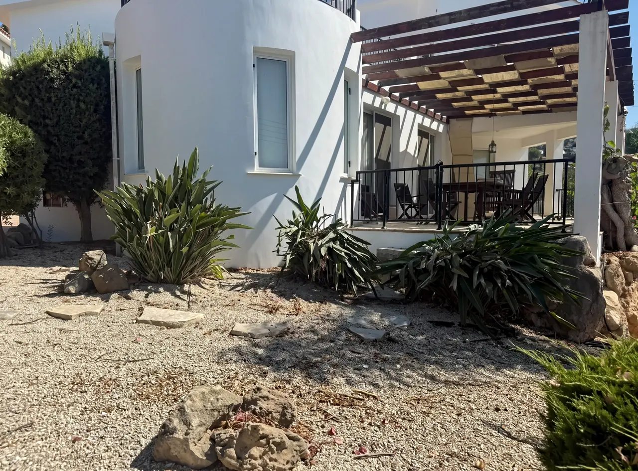 The same villa bed cleared back to gravel, agaves and palms